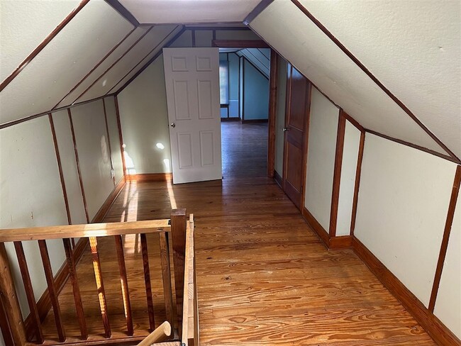 Building Photo - 332 E Esplanade Ave