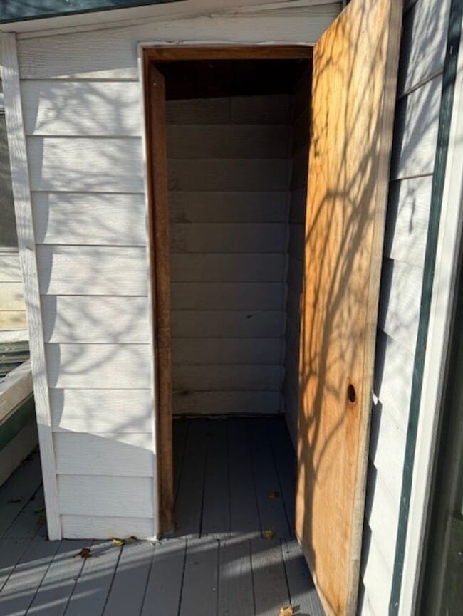 Building Photo - Hansen-PM-025-0262