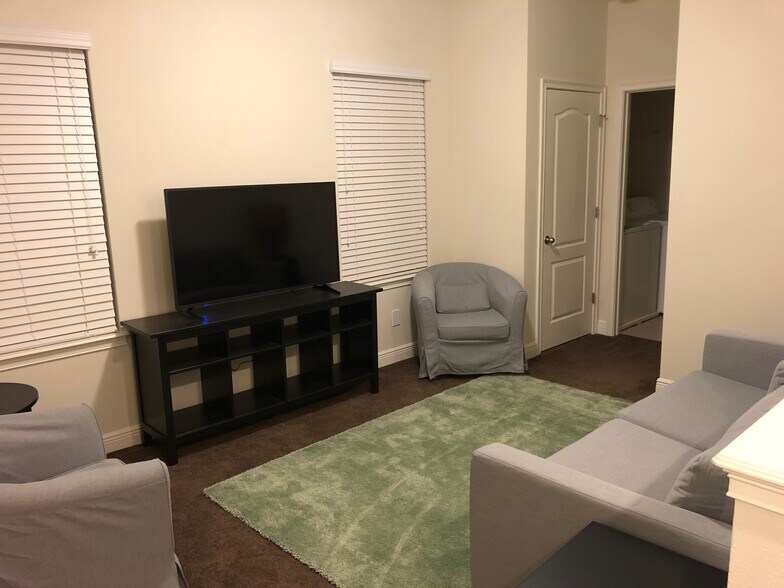 Shared Loft - 8641 Via Tavoleria Way