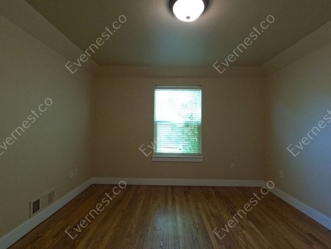 Building Photo - 2224 10th Ave