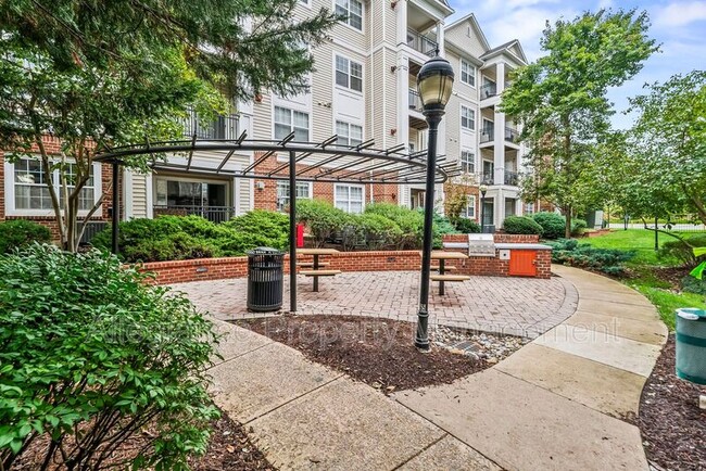 Building Photo - 12929 Centre Park Cir