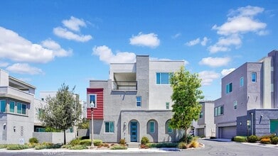 Building Photo - 165 Tenor