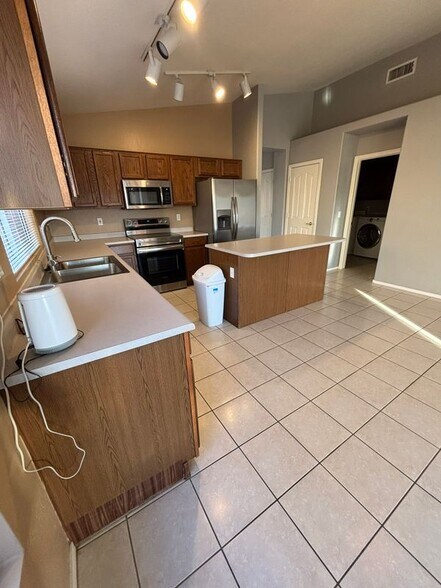 Building Photo - 3464 S Moccasin Trail