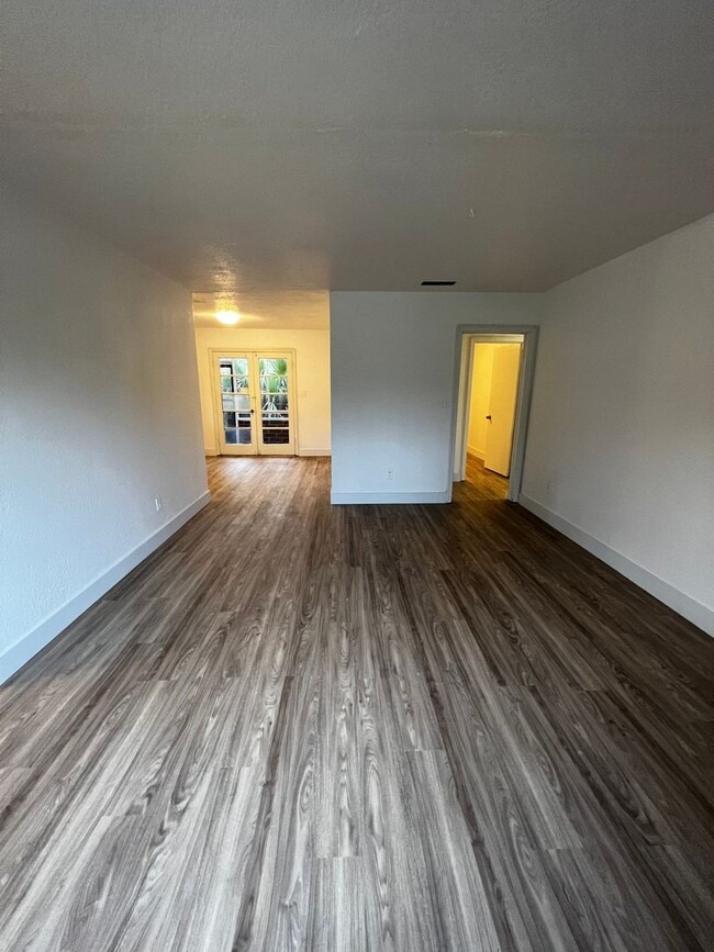 Building Photo - Beautiful Remodeled 3Bed/2Bath perfect for...