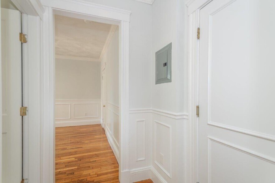 Building Photo - 49 Worthington St