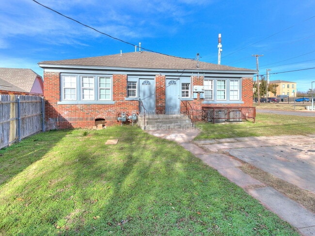 Building Photo - 946 East Dr