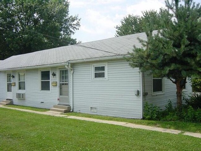 Building Photo - 2 Bedroom Apartment