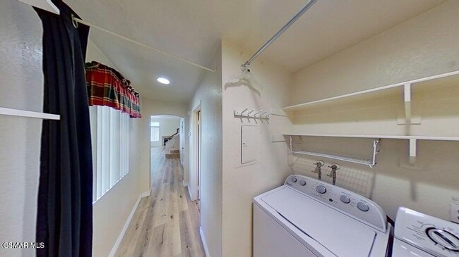Building Photo - 615 Baywood Ln