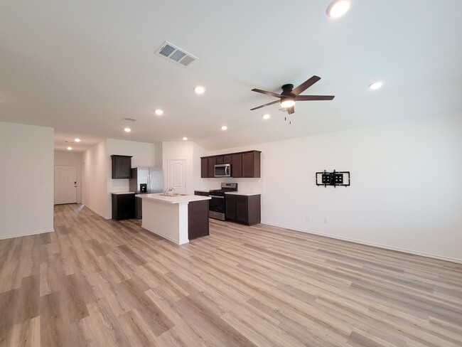 Building Photo - 23651 Silver Concord Dr