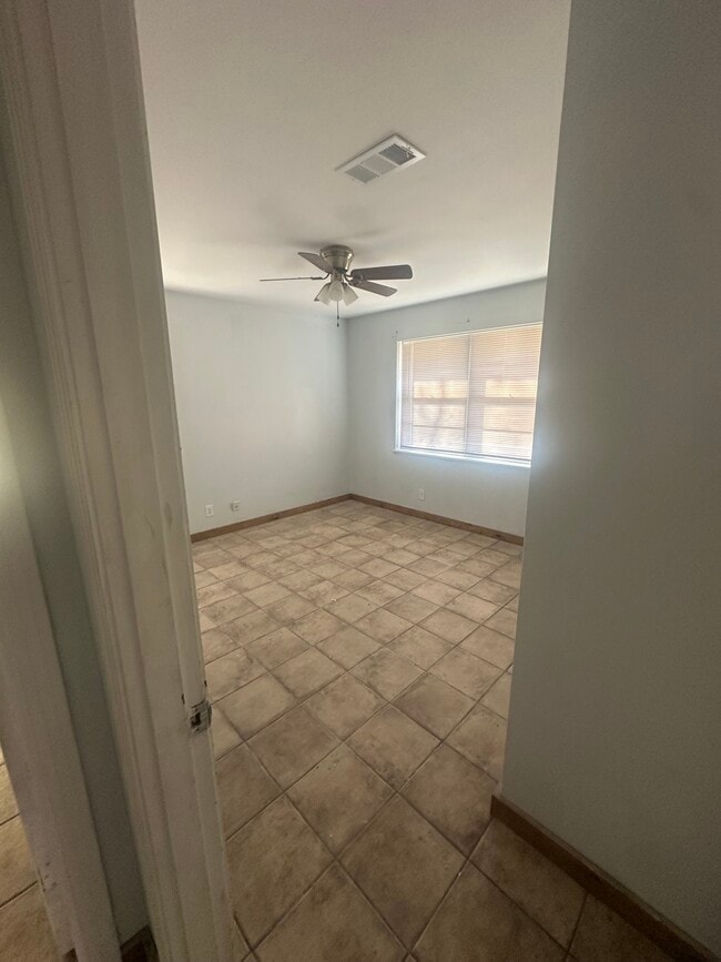 Building Photo - 202 Gross St