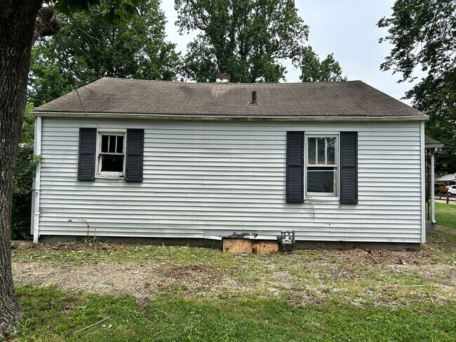 Building Photo - 319 Seventh St
