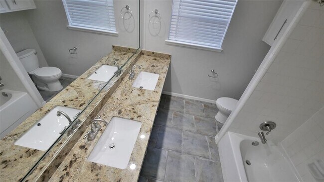 Building Photo - 21318 Park Brook Dr