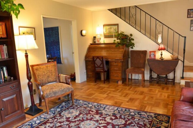 Living room - 5394 Village Grn