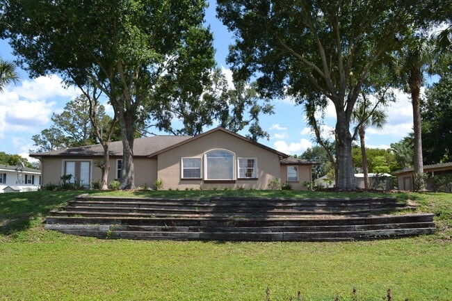 Building Photo - Lake Weir - Bird Island Rental - 5/3/2 Water Front Living at it's Best! **Available Soon**