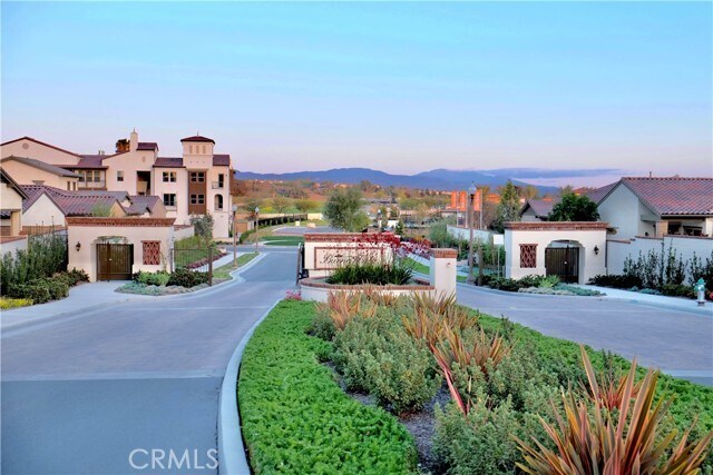 Building Photo - 3368 C. Luna Nueva