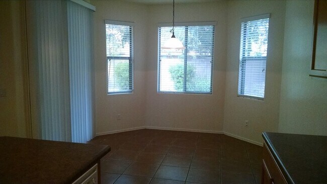 Building Photo - Great Rental 3 Bed 2 Bath at Ellsworth and Rittenhouse