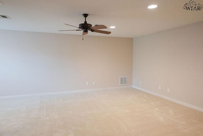 Building Photo - 4122 Candlewood Cir