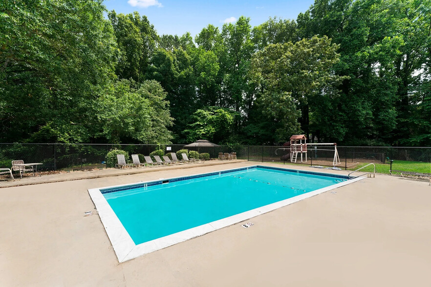 Building Photo - Room in Apartment on Mt Zion Rd