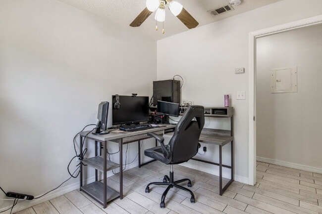 Building Photo - Move-in ready 3-bedroom, 1-bath cottage