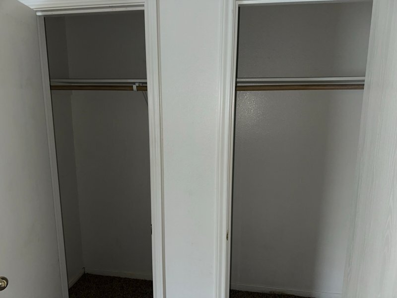 Building Photo - 402 Topeka Ct