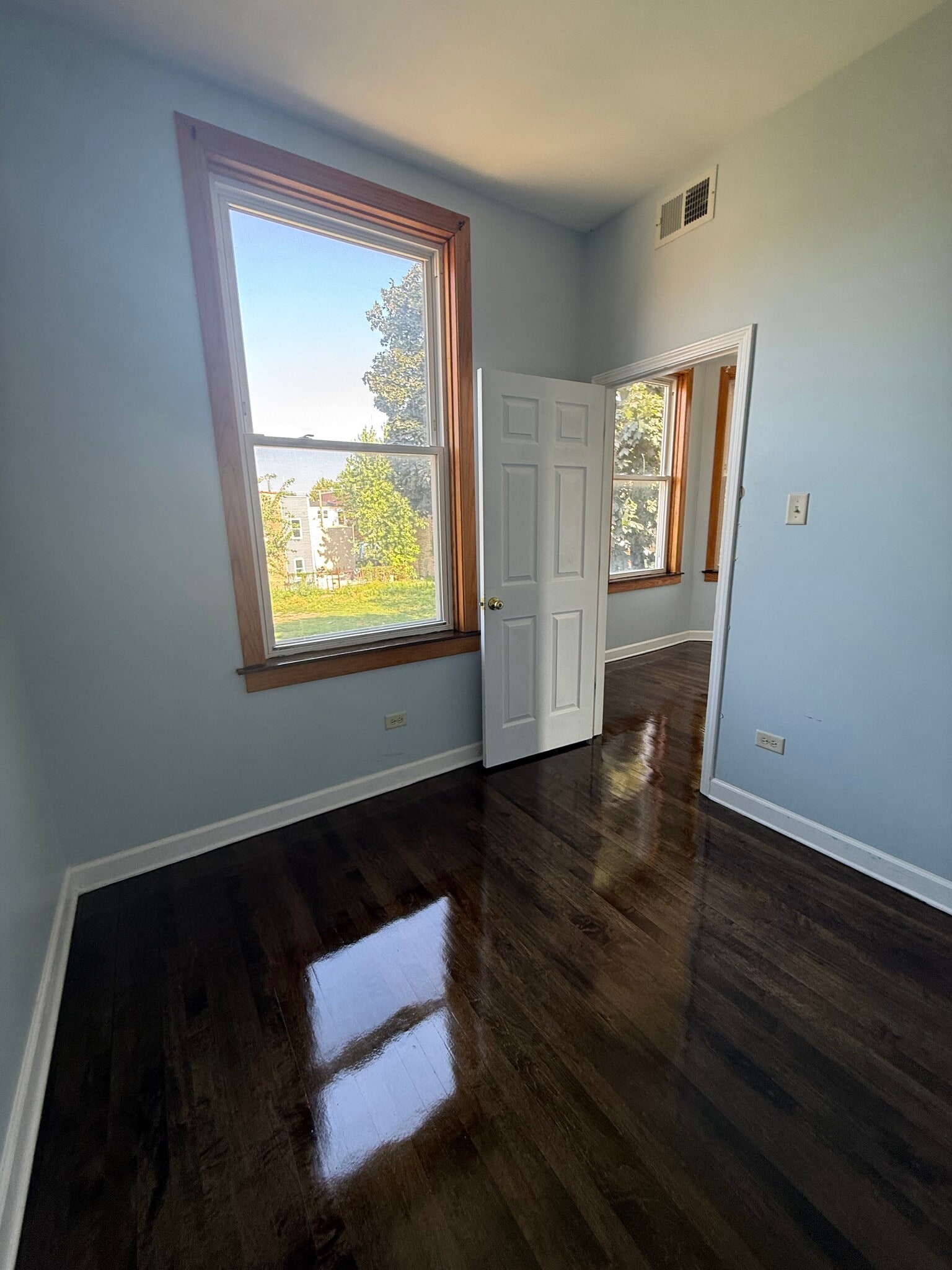Building Photo - 546 N Saint Louis Ave