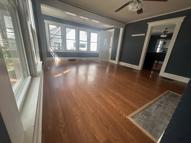 Building Photo - 288 Ross Park