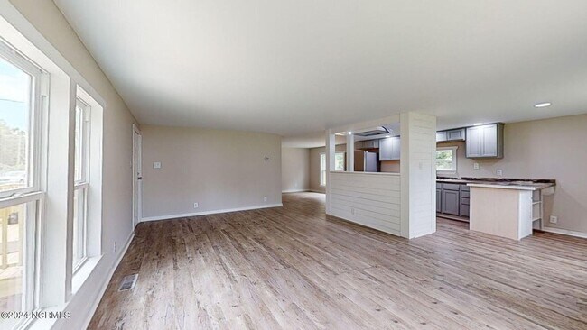 Building Photo - 308 Queens Rd