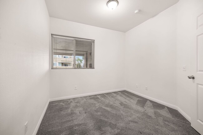 Building Photo - Gorgeous 3rd Floor Corner Unit in Summit Village Condominiums!