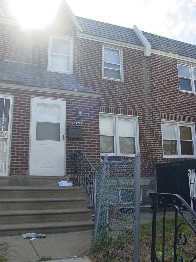 Building Photo - Large Home - Mayfair