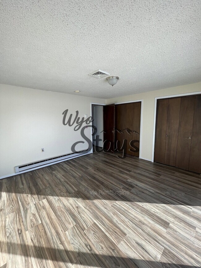 Building Photo - 2 Hawk Ln