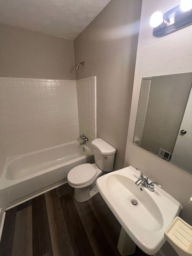 Building Photo - Beautiful cozy 3 bedroom ranch home!