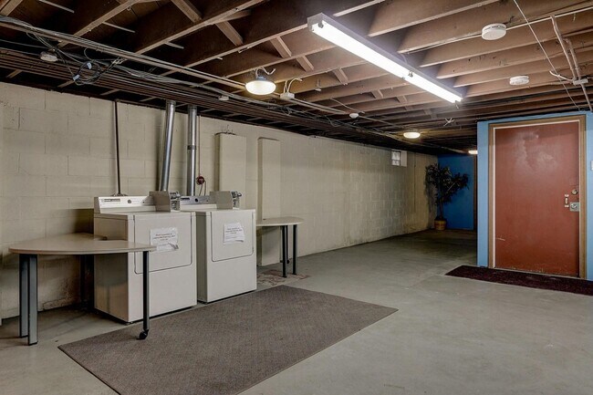 Building Photo - 1 Bedroom 1 Bathroom Available at the end of June