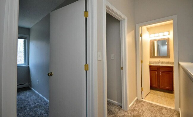 Building Photo - 1700 Farmington Ave