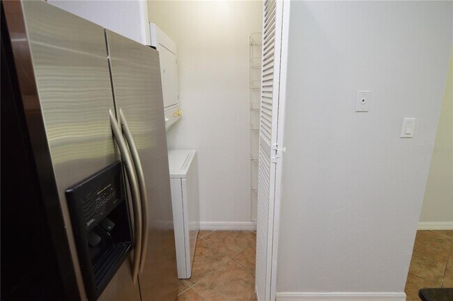 Building Photo - 8613 Mallard Reserve Dr