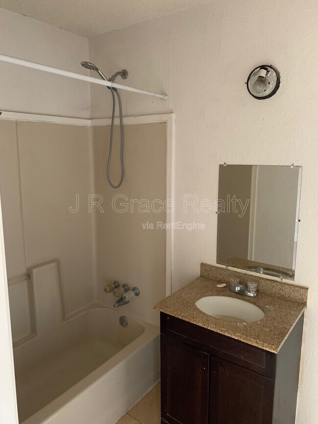 Building Photo - 1914 Webster Ave