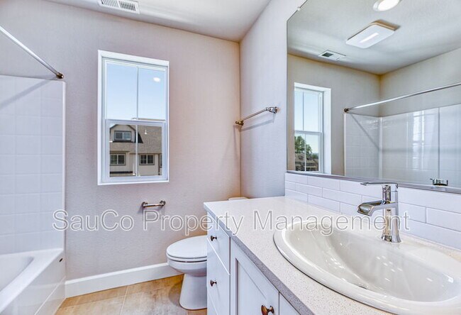 Building Photo - 17071 SW Friendly Ln