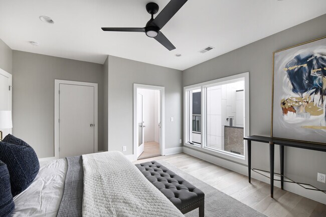 Building Photo - 1242 2nd Ave S