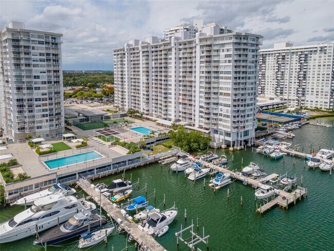 Building Photo - 18031 Biscayne Blvd