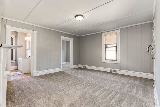 Building Photo - Updated House for Rent in Carrick!