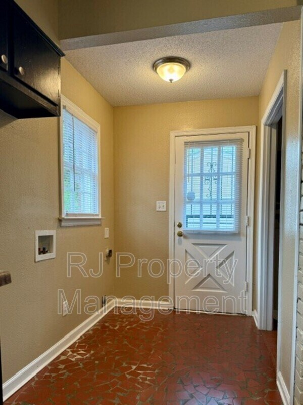 Building Photo - 3458 Sophia St