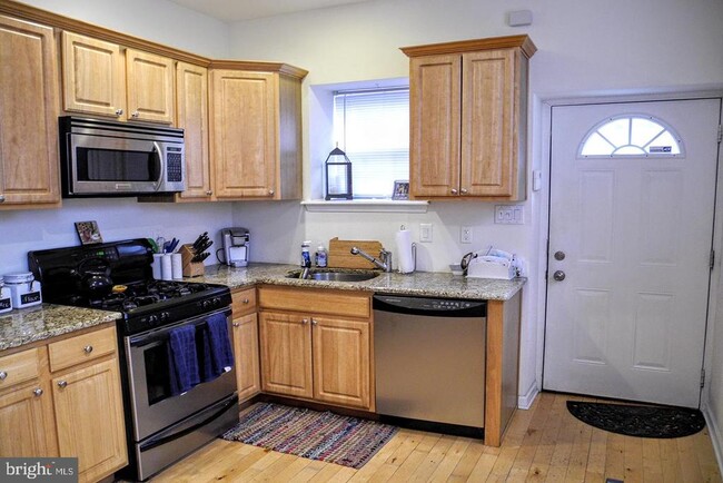 Primary Photo - 1130 Dorrance St