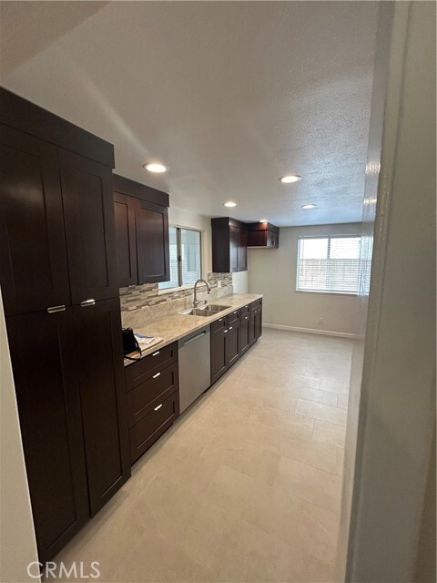 Building Photo - 852 Glenwick Ave