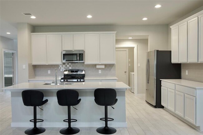 Building Photo - 3207 Tilley Dr