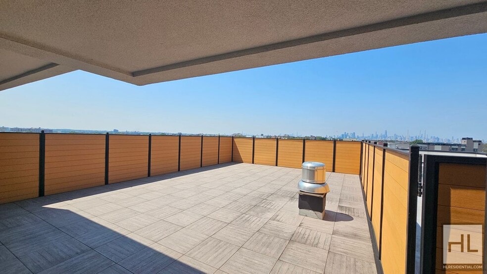 Building Photo - Spacious 2BR with Great Light – Modern Building