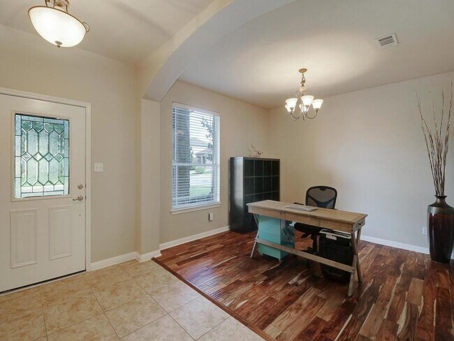 Building Photo - 300 Steer Acres Ct