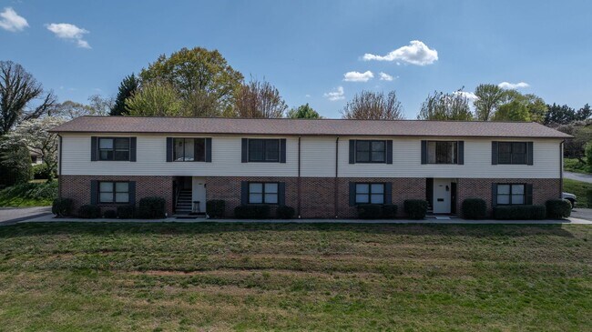 Building Photo - Renovated 1 Bed 1 Bath Condo in Prime Location!