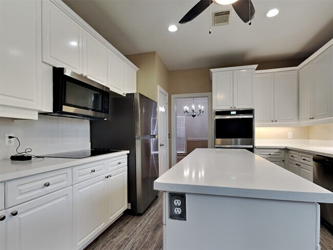 Building Photo - 19026 Owen Oak Dr