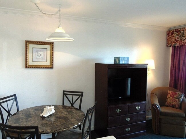 Building Photo - 6300 Seawall Blvd