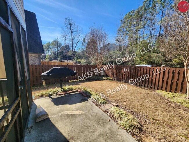 Building Photo - 4613 Riverview Dr