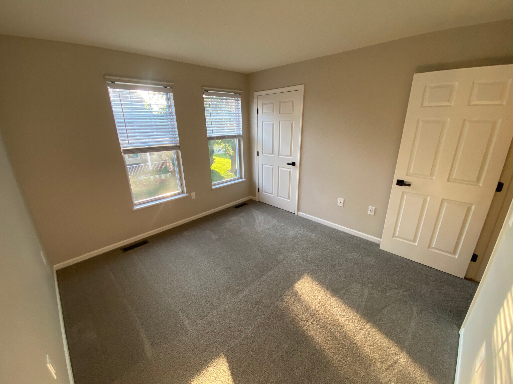 Bed 2. New blinds. USB outlets - 2989 Holborn Cir